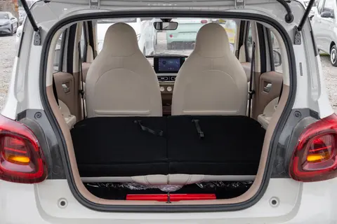 五菱宏光MINIEV四门版导购：新政下，哪款才是性价比之选？